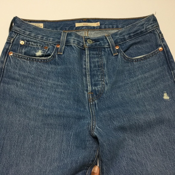 Levi's Wedgie Icon Fit Medium Distressed Jean - Picture 6 of 12